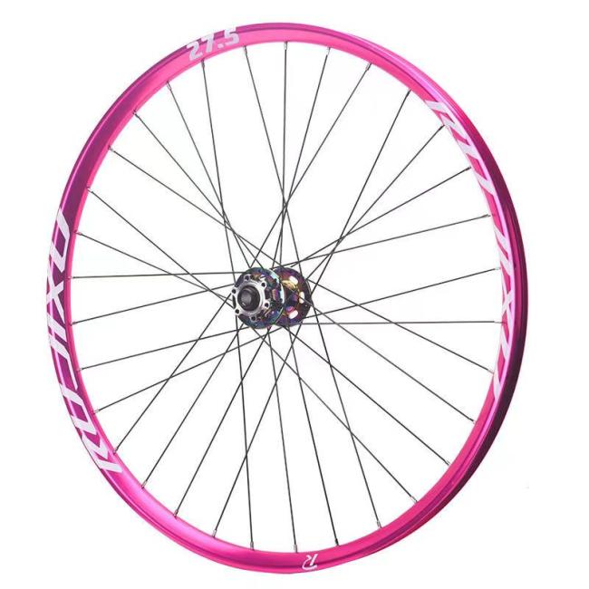 Detailed view of 9-claw, 3-tooth hub engagement system
