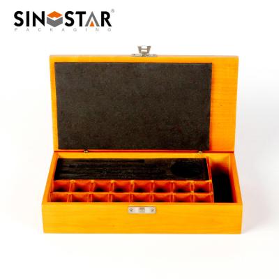 中国 Decorative Removable Tray Wooden Jewelry Box Customized Dimensions Handmade 販売のため