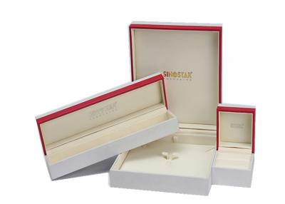 Chine Boîte à bijoux moderne blanche et rouge, plastique + papier + boîte à bijoux des femmes de velours à vendre