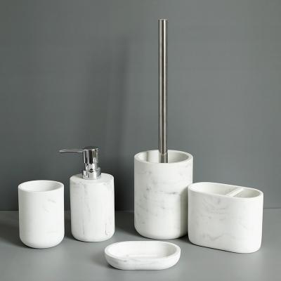 Chine Le distributeur en céramique de savon de salle de bains de marbre d'OEM a placé 5 morceaux pour la pièce de douche à vendre