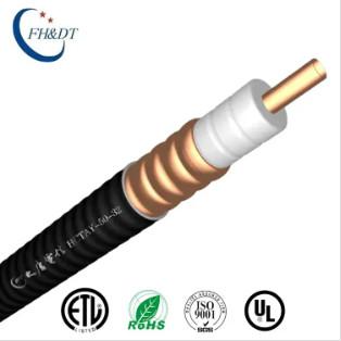 China 1-1/4 ohmio flexible VSWR bajo del alambre 50 del alimentador del cobre de la chaqueta del cable coaxial PE del ″ en venta