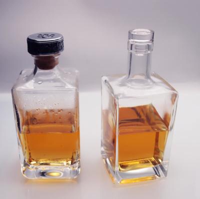 China Zinc Alloy Cork  Square Whiskey Bottle 700ml 21.5mm Crystal White for sale
