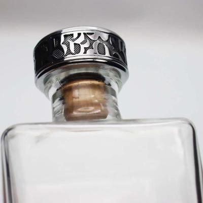 China Cerraduras de botellas de licor y bourbon de aleación de zinc 120 g para botellas de vidrio XO en venta