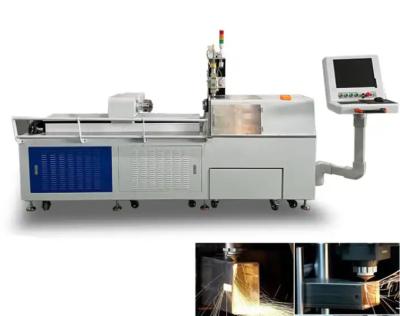 Chine Machine de découpe au laser de tôle et de tube métallique 3 à chuck 1500W 3000W avec petit diamètre à vendre