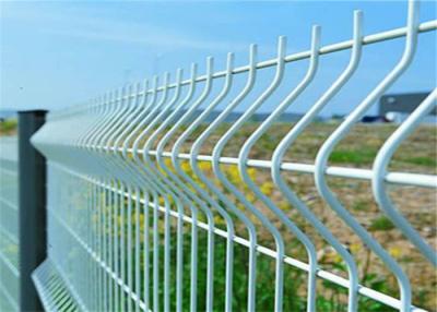 中国 ビニールによって塗られる金網の塀のエレクトロによって電流を通される強い鉄条網 販売のため