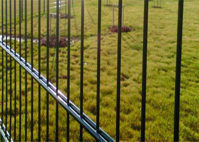 China la cerca/el polvo dobles de la malla de alambre de 545m m cubrió los paneles de la cerca del jardín de la malla de alambre en venta