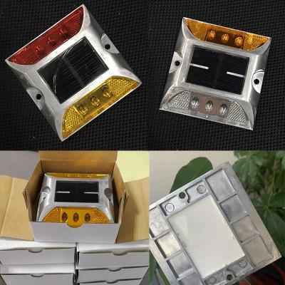 China Aluminum Solar Powered Road Studs Road Reflectors Wireless Highway Safety Light for sale