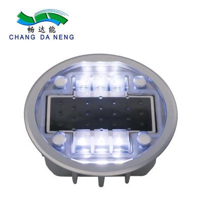 Chine La route actionnée solaire d'IP67 LED cloute les lumières solaires de dock de Boadt que la route de LED cloute les lumières pwered solaires de dock de bateau à vendre