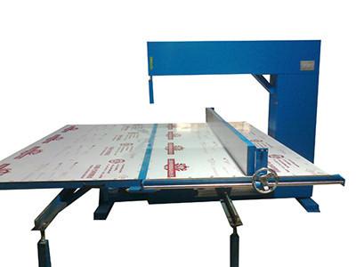 China Manual Vertical CNC Router Foam Cutting Equipment 1.74KW For Square Foam Block Cutting for sale