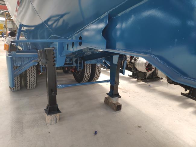 Bulk cement trailer detail