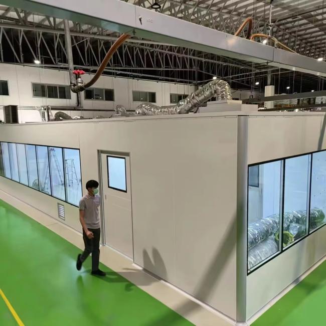 Modular Cleanroom system showing HEPA filtration and cleanroom structure