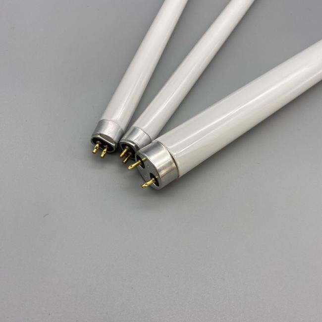 T5 HO UVB Tube Light - close-up of tube end connectors