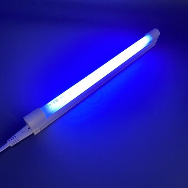 Close-up of 6W T5 BL UVA fluorescent tube fly lamp