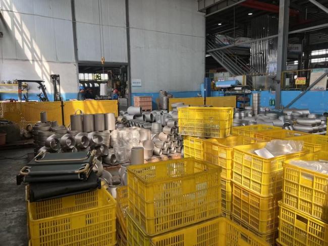 Yuhao stainless steel pipe fittings display