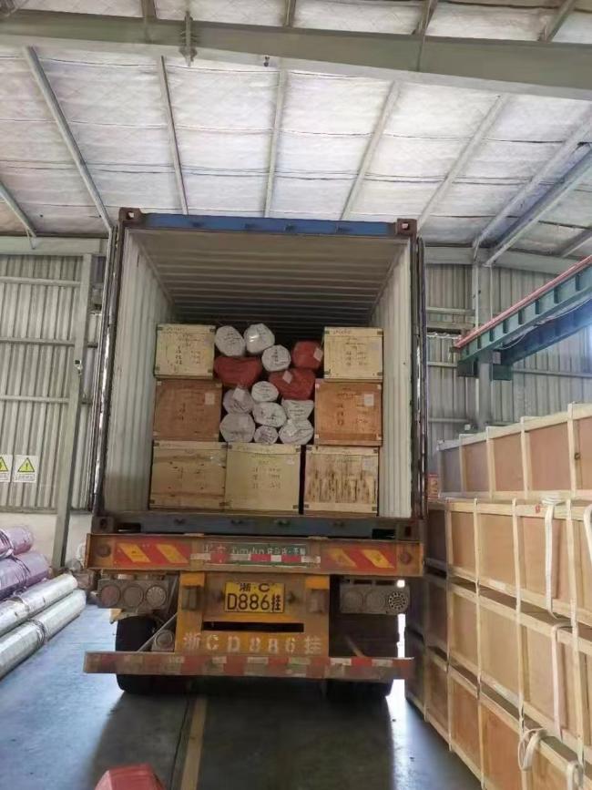 Custom packaging for stainless steel pipes
