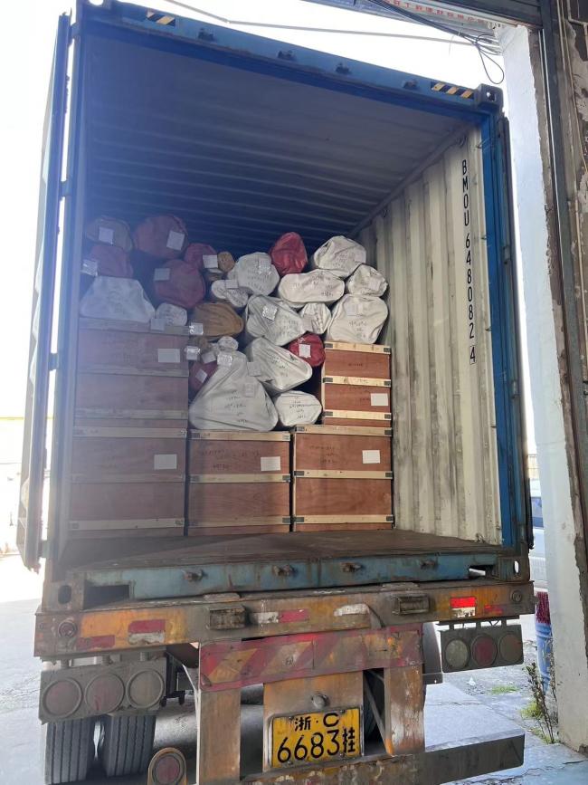 Stainless steel seamless pipes packaging and storage