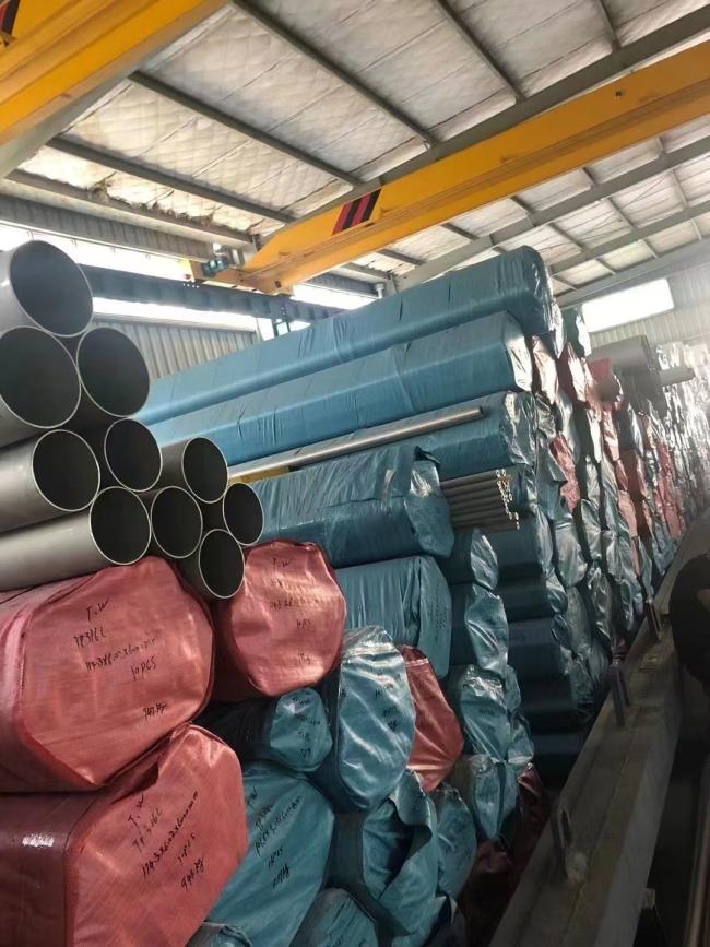 Packaged stainless steel tubes ready for shipment