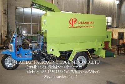 China 3600*1700*2200 Feed Mixer Spreading Machine 5m³ For Dairy Farm for sale