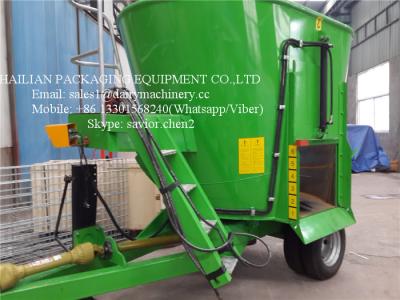 China Green Vertical TMR Mixers For Feeding Animal , Cow Cattle Feeding Mixer for sale