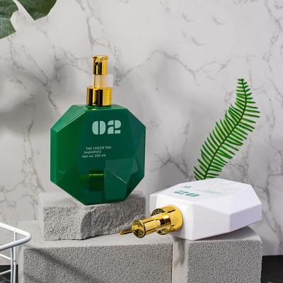 China 300ml PETG Bottle In Captivating Green Color For Fresh And Vibrant Cosmetic Packaging à venda