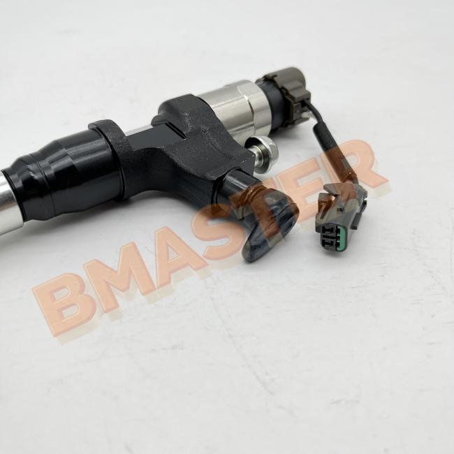 Denso fuel injector 23670-E0050 side view displaying robust design and manufacturing quality