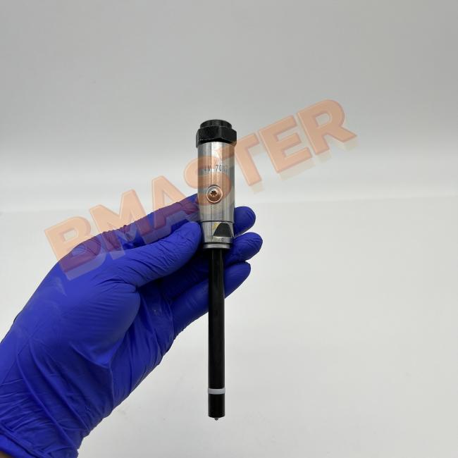 Caterpillar 4W7020 Fuel Injector - Side View
