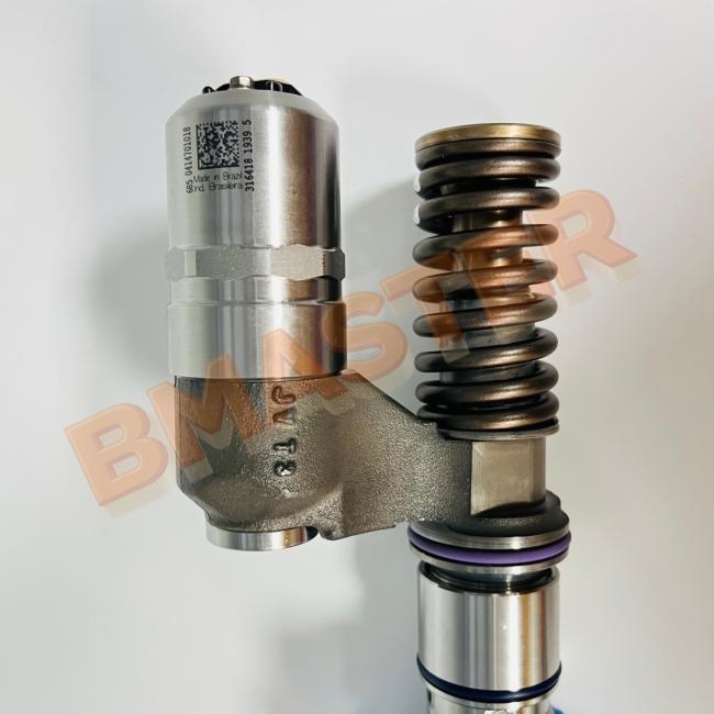 Bossch Fuel Injector 0414701020 side view displaying component details and connections
