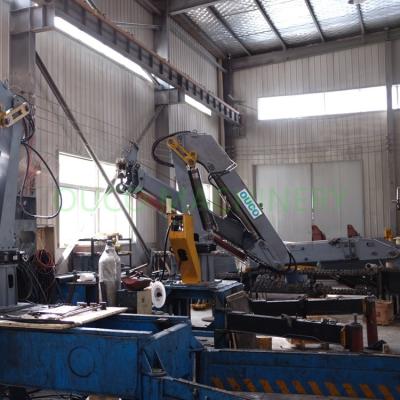 China 0.6T Telescopic Boom 8m Deck Pedestal Marine Cranes for sale