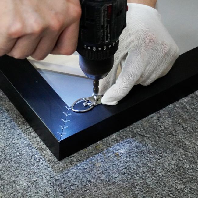 Canvas stretching technique
