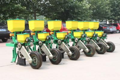中国 肥料、18hpトウモロコシの種プランターが付いている90kg/Muトウモロコシの種取り機機械 販売のため