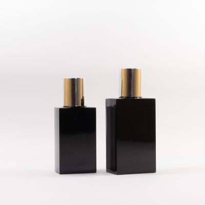 China Garrafas cosméticas pretas do quadrado PETG dos cuidados capilares da garrafa de PETG com bomba do tampão à venda