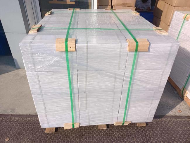 Palletized self-tapping screw shipment with waterproof wrapping