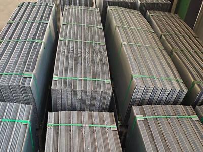 Chine Distance en aluminium en acier de Rib Lath Sheet Stainless Carbon 75mm 100mm 150mm en métal à vendre