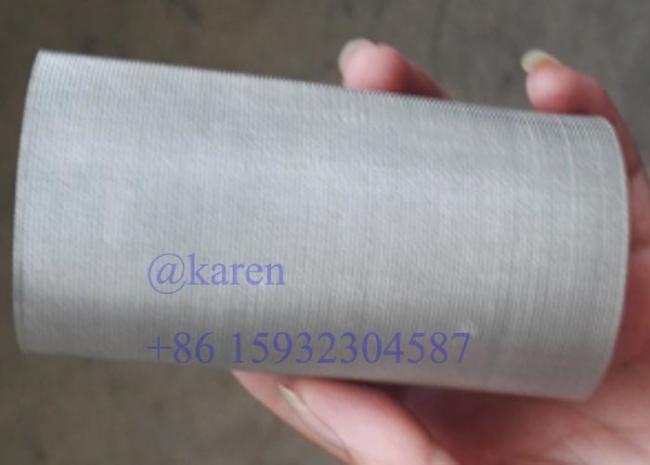How is the mesh and aperture of the metal filter cartridge calculated?