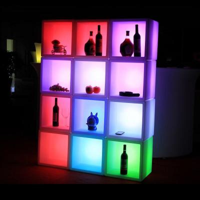 China Cubo de hielo cuadrado de plástico LED resistente al agua recargable para pub en venta