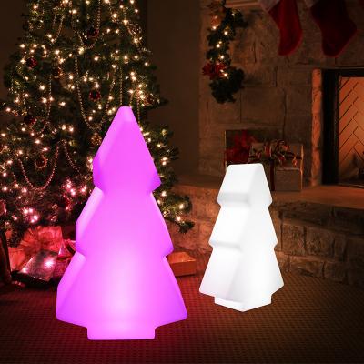 China Lámparas luminosas de plástico LED para el exterior forma de árbol para la decoración de Navidad en venta