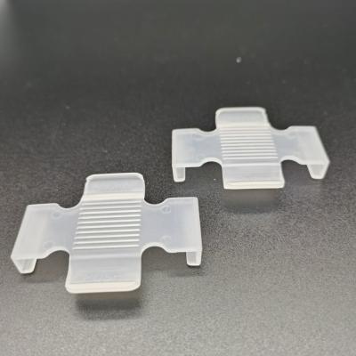 China Durable Cross Style Waffle Pack Lids Clips Transparent Color Impact Resistance for sale