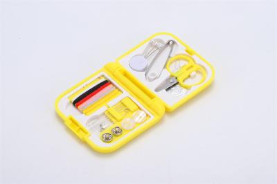 China xl caja de costura herramientas portátiles para el hogar herramientas de costura portátiles pequeña aguja y hilo kit de costura regalo OEM en venta