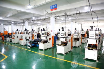 China Máquina de bobina vertical automática de bobina del alambre del motor del CE con dos cabezas de enrrollamiento en venta