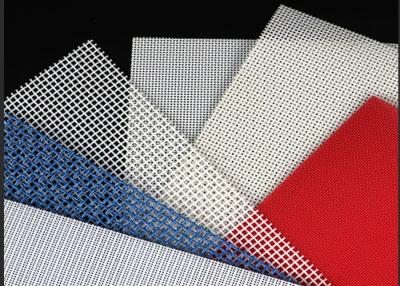 中国 0.1m-30m Square Polyester Mesh Belt Uniform Mesh High Temperature Resistance 販売のため