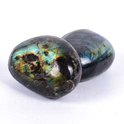 Chine Wholesale Natural Crystals Labradorite Palm Stone from Europe Crystal Healing Stone Palm Stone à vendre