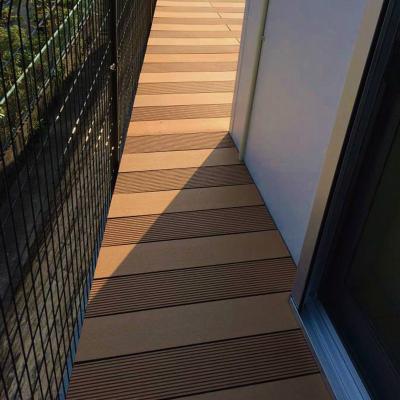 China WPC Eco Composite Deck Boards Panel Fireproof 20+ Years Longevity for sale