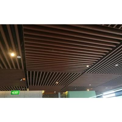 Chine Le plafond en PVC est constitué de panneaux de plafond en WPC en bois et en plastique. à vendre