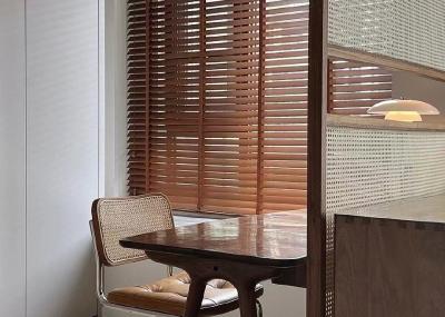 China Listones venecianos horizontales de bambú tejidos naturales de las persianas de rodillo de las persianas para la ventana de la oficina en venta