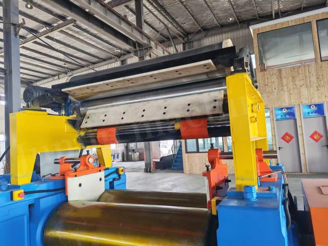 FG-450 Hydraulic Rubber Stock Blender in operation