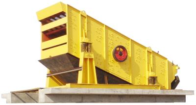 China YK Series 4 Deck Vibrating Screen Machine 12500kg Dry And Wet Screening for sale