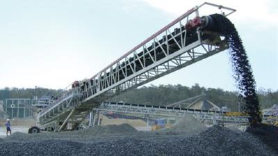 中国 耐熱性鉄鋼の移動のベルト・コンベヤー200Kw 1200mmの幅鉱山の交通機関 販売のため