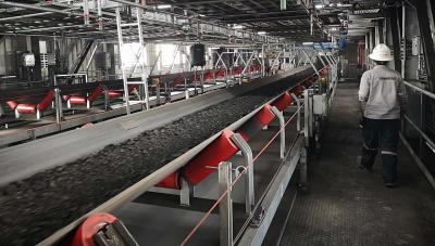 China Mina resistente al fuego de la explotación minera del cemento del transportador de correa accionada del aceite 440V en venta