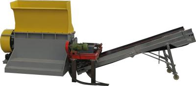 China Máquina machacante de madera de la plataforma de la trituradora de madera de la trituradora de madera móvil del pedazo con el diámetro 440m m del eje en venta