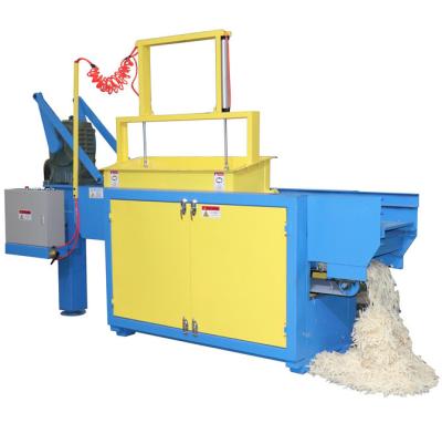 China Chicken Poultry Bedding Pine Wood Shaving Machine 500 To 1500kg Per Hour for sale
